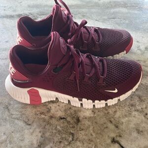 Womens Nike Metcon Size 7.5 Burgundy